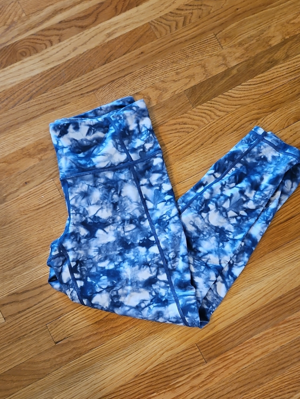 Athleta Blue Tie-Dye Active Salutation 7/8 Leggings.